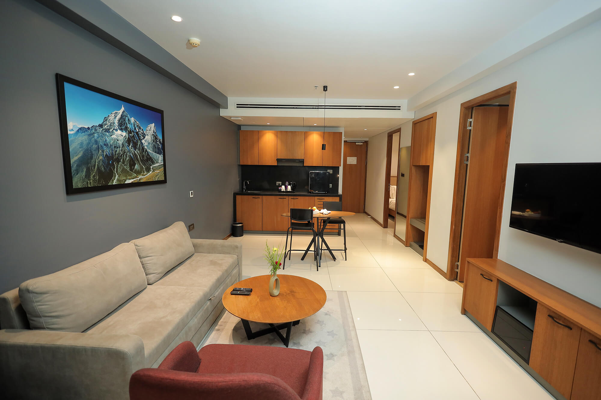 The Best Business Hotel in Surat - The World Premium Suite Living Room